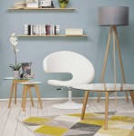 Lampe sur pied scandinave Trani + chaise blanche design + Table basse photo d'ensemble Techneb shop