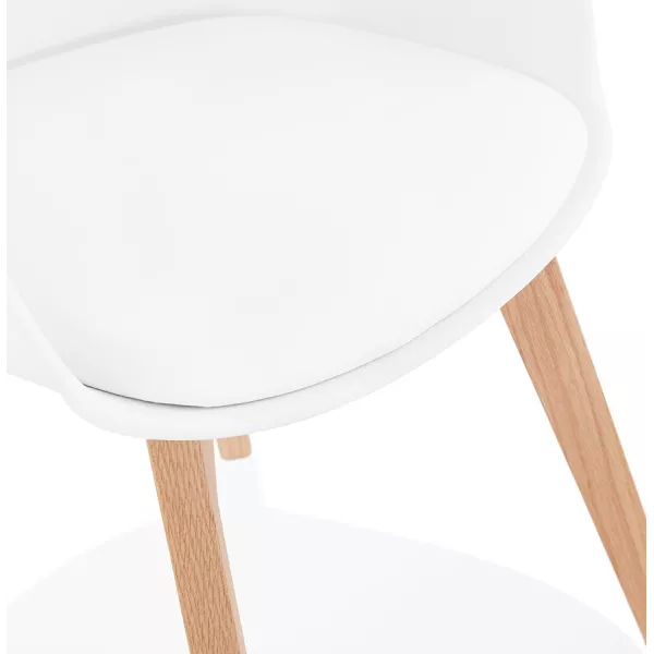 Chaise design scandinave avec accoudoirs KALLY pieds bois couleur naturelle (blanc) à associer à Chaises Pliantes Pratiques Et R