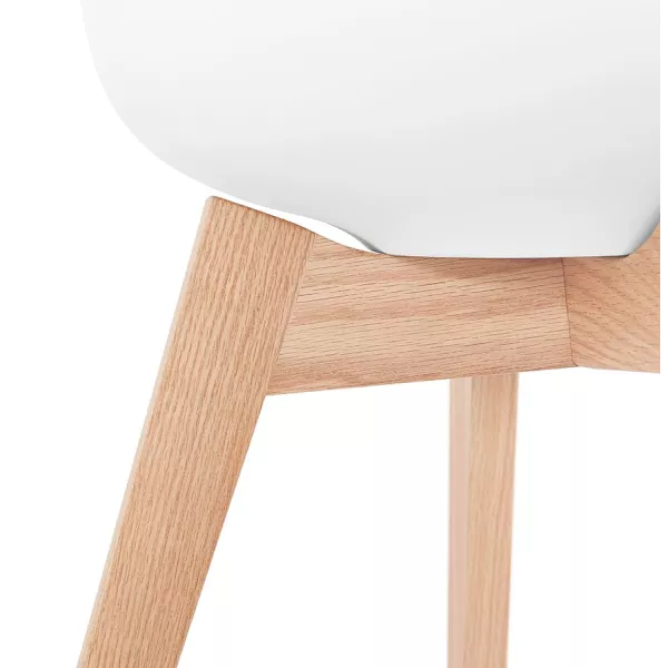 Chaise design scandinave avec accoudoirs KALLY pieds bois couleur naturelle (blanc) à associer à Chaises De Cuisine Fonctionnell