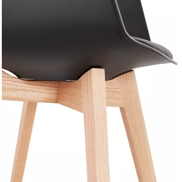 Chaise design scandinave avec accoudoirs KALLY pieds bois couleur naturelle (noir) à associer à Chaises De Cuisine Fonctionnelle