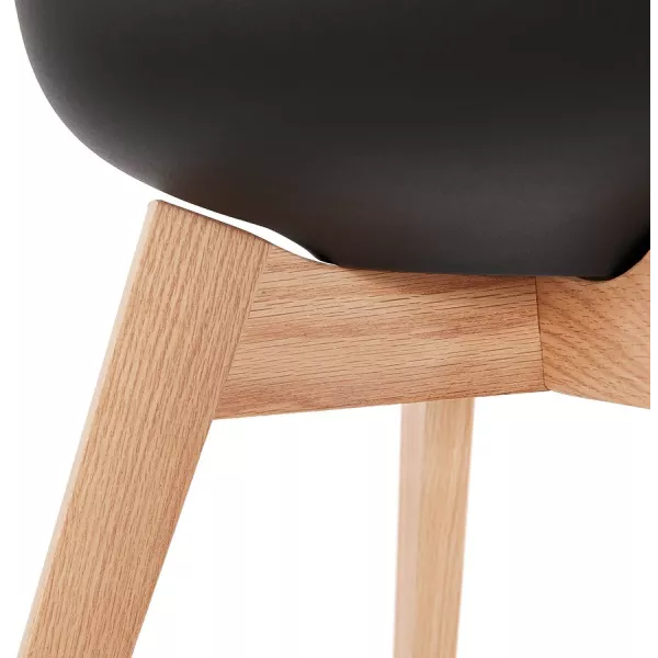 Sedia di design scandinava con piedi KALLY in legno di colore naturale (nero) associarsi a Sedie Moderne Per Un Interno Elegante