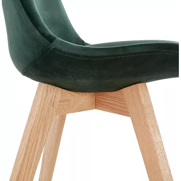 Chaise design scandinave en velours pieds couleur naturelle LEONORA (vert) à associer à Chaises En Rotin Pour Un Style Naturel