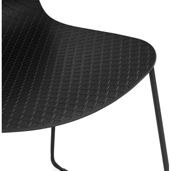 Silla moderna apilable patas de metal negro ALIX (negro) asociarse con Sillas de ratán para un estilo natural