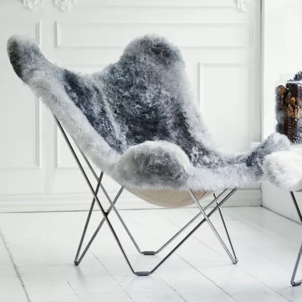 Sheepskin butterfly chair, short hair ICELAND MARIPOSA chrome foot (white, grey) to associate with Rattan Armchairs For A Natura