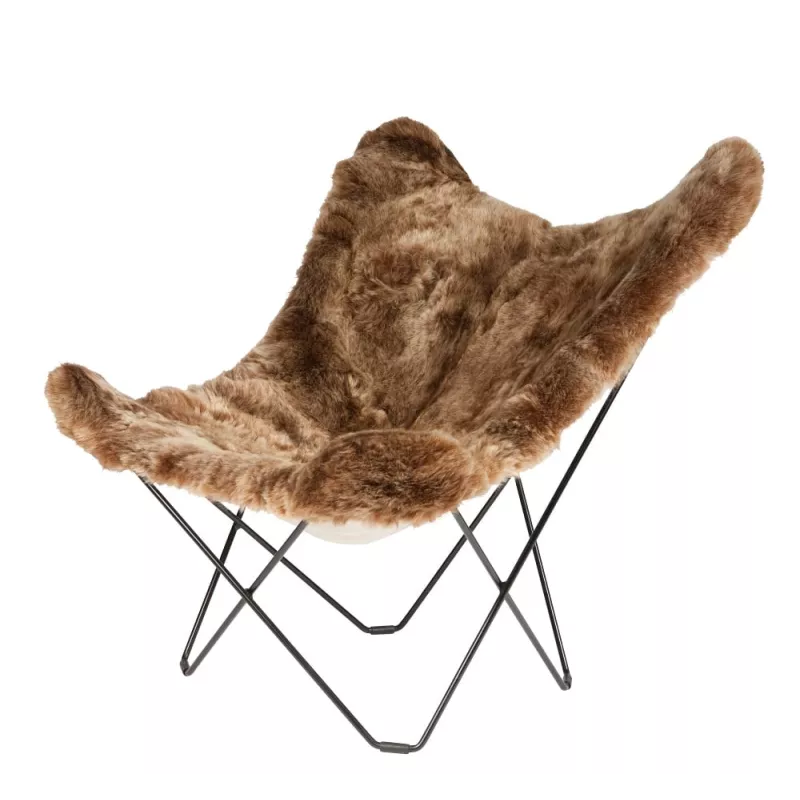 Fauteuil papillon en peau de mouton, poils courts ICELAND MARIPOSA pied métal noir (marron)