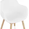 Chaise accoudoirs MOUTOU en tissu bouclé blanc et pieds bois naturel