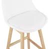 Tabouret de bar SANDRA en tissu bouloché blanc style scandinave