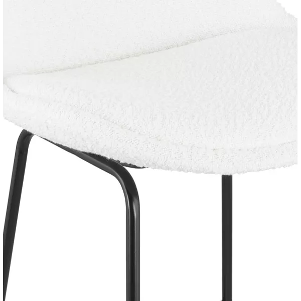 Tabouret de bar ALICE en tissu bouloché blanc et pied traineau métal noir