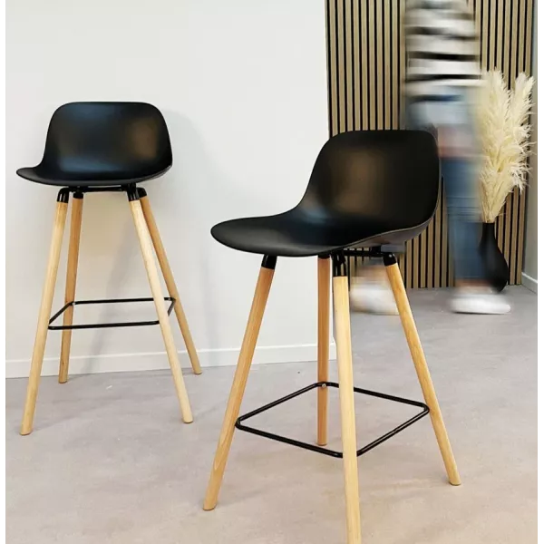 Tabouret de bar TATSU noir pieds bois naturel