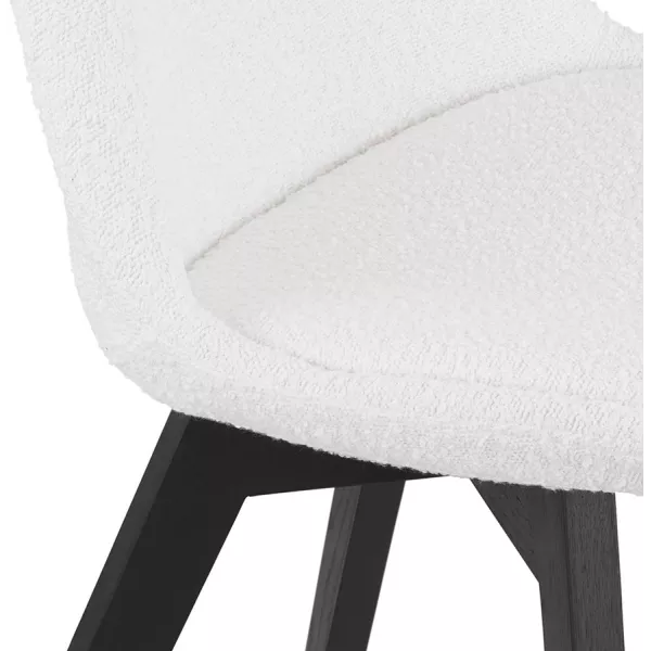 Chaise design LINETTE en tissu bouloché blanc et pieds bois noir