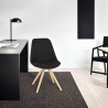 Sedie scandinave: elegante sedia in tessuto nero e legno naturale