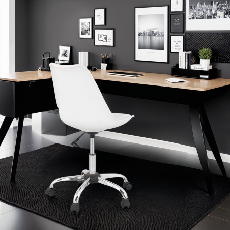 Blanche et minimaliste pour cette chaise de bureau à roulettes 